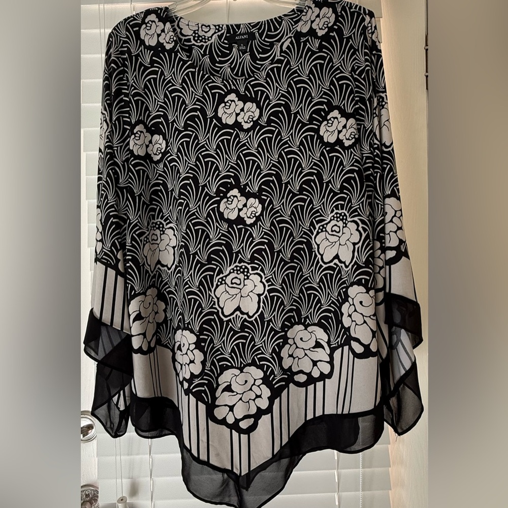 Alfani Black and cream Patterned Top